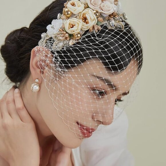 Accessories - Gorgeous Floral Headpiece with Veil
